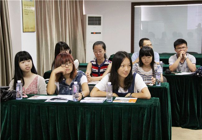 廈大能源學院學生代表到中銳總部參觀學習