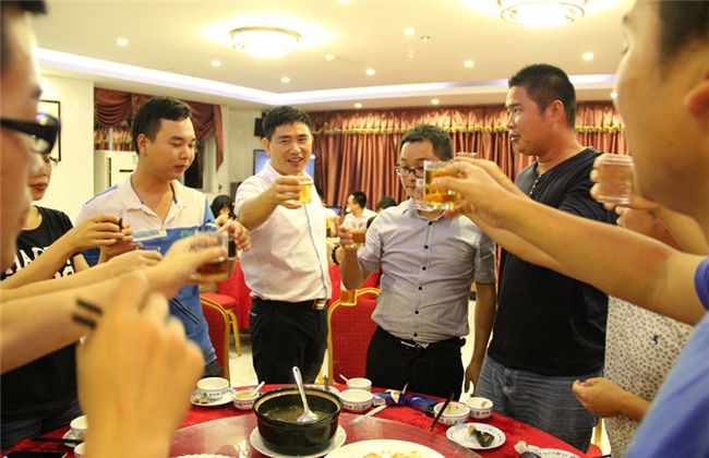 中銳空氣能“中秋團(tuán)圓夜暨秋收戰(zhàn)役誓師大會(huì)”活動(dòng)圓滿(mǎn)落幕